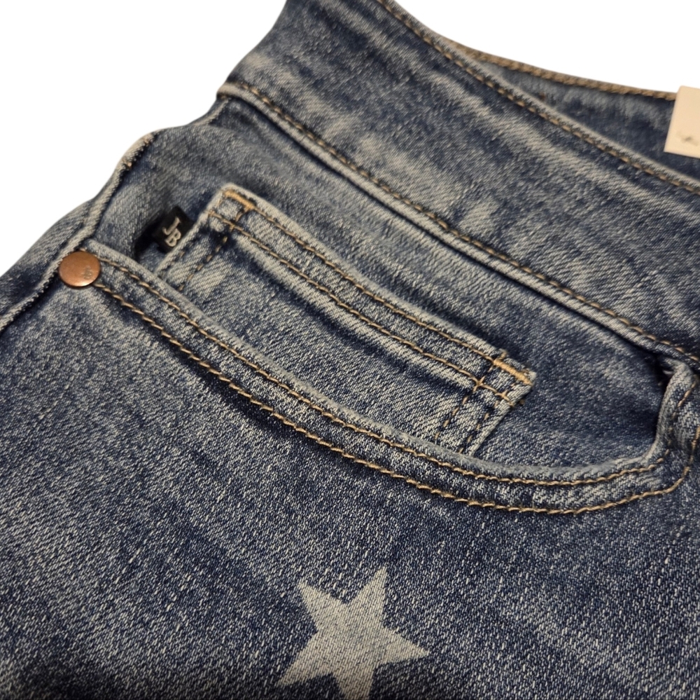 Women’s 18W Star Crossed Distressed Mid-Rise Boyfriend Rolled Hem Jeans - Picture 4 of 6